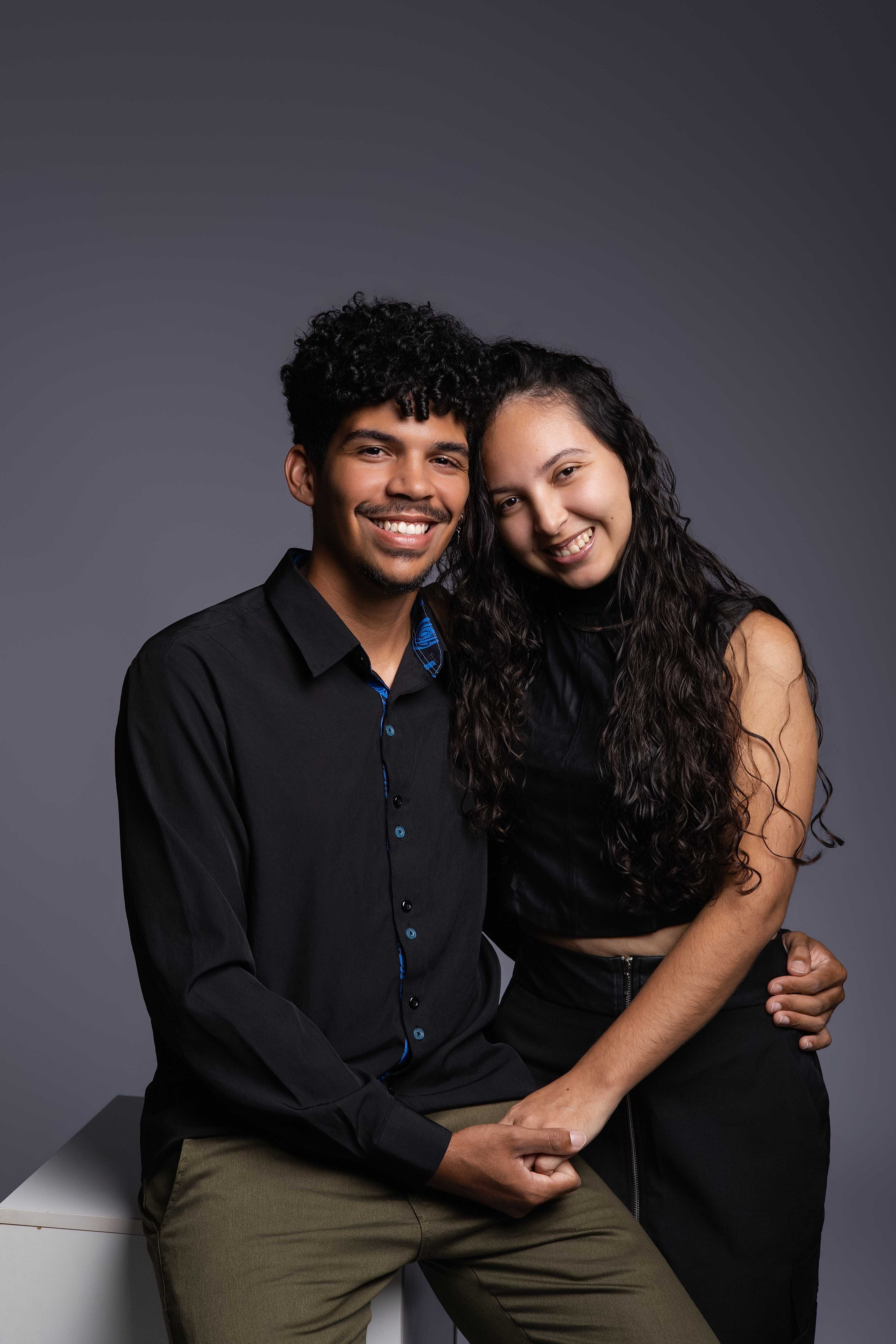 Casal caminhando juntos