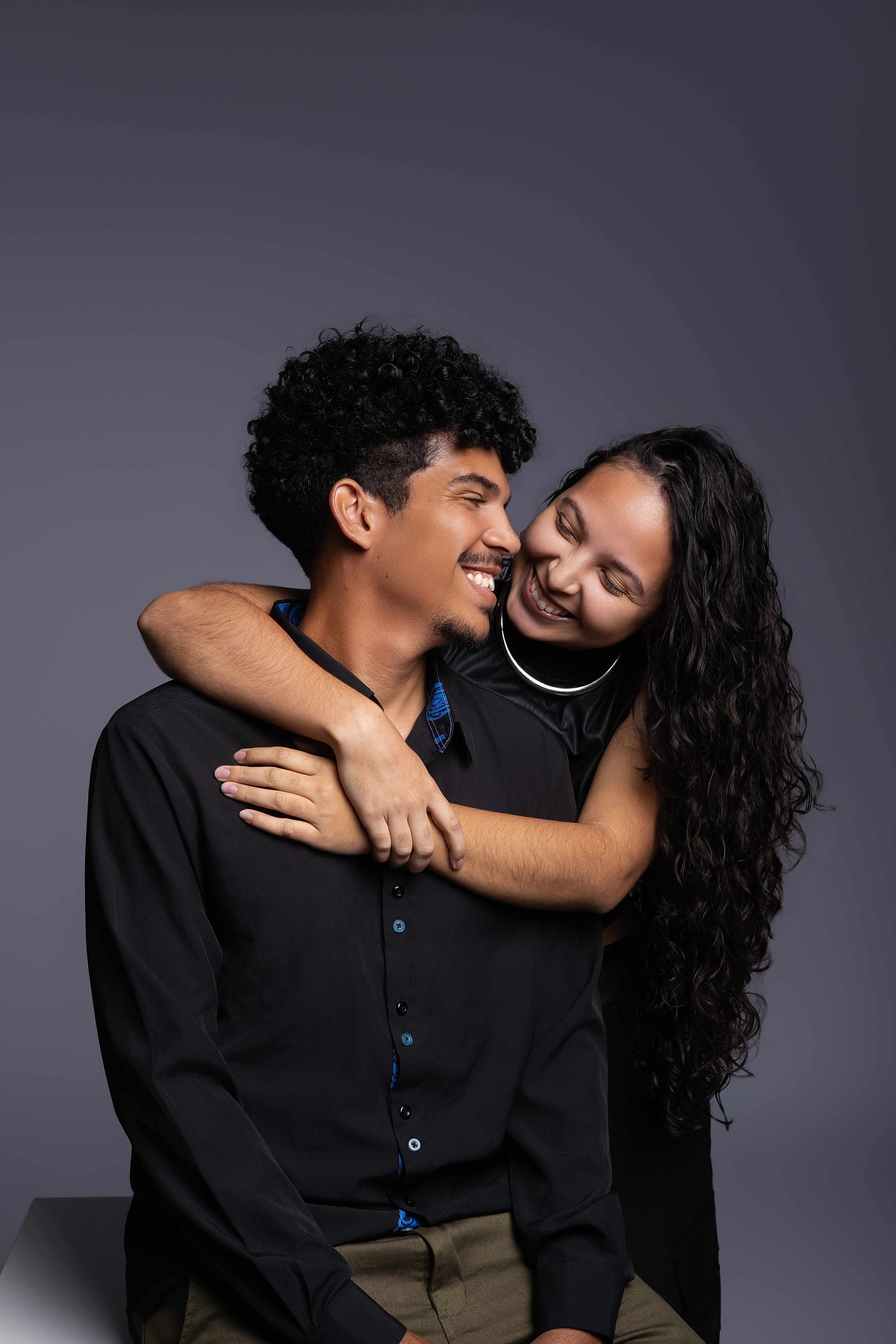 Casal no jardim